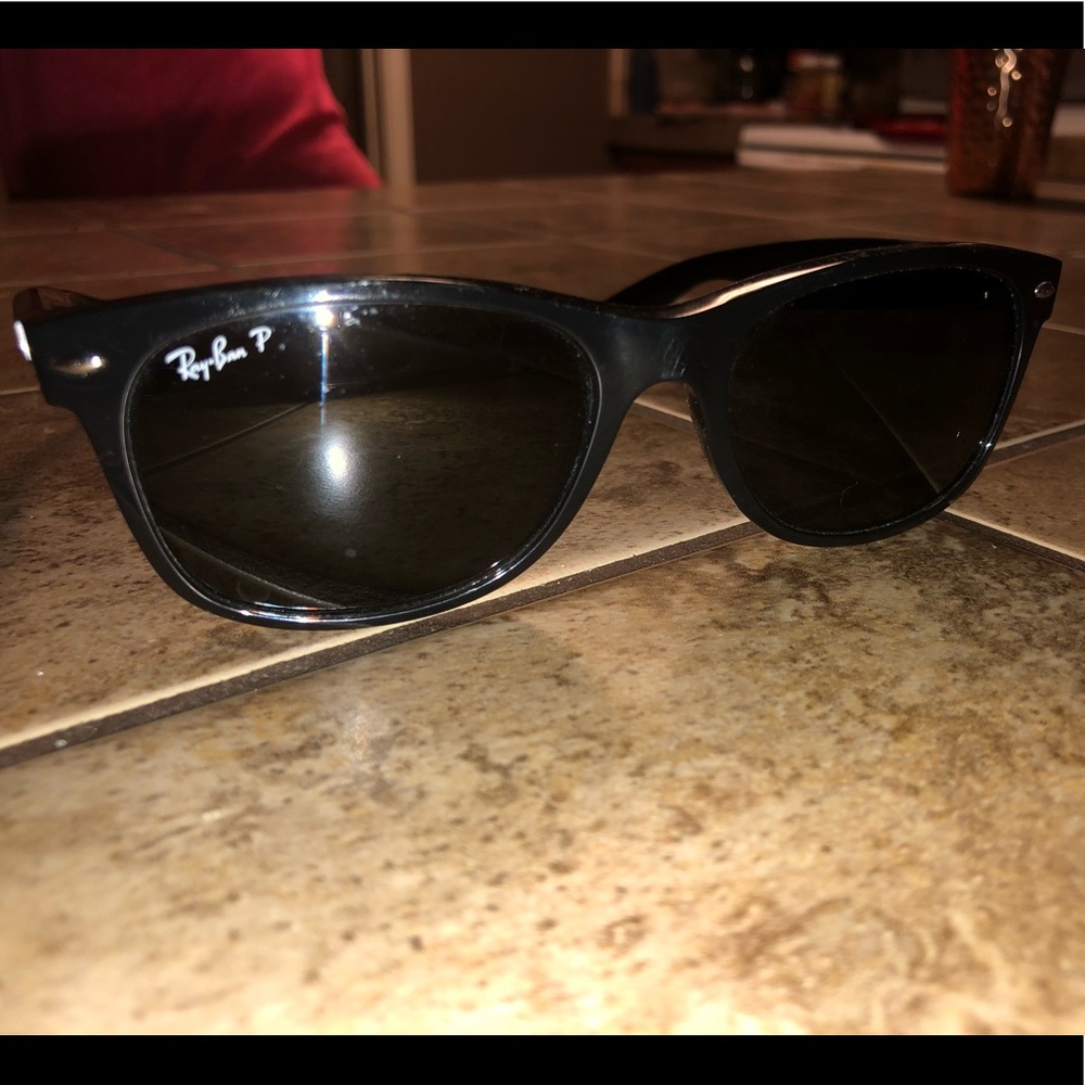 polarized RayBan wayfarer’s, black